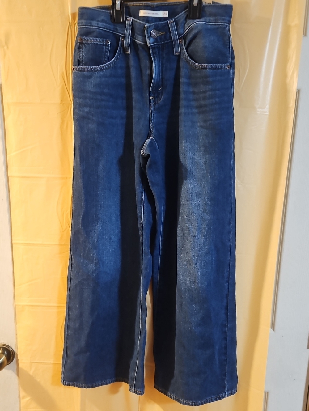 LEVI'S MIDDY WIDE LEG ANKLE JEAN: NEW WITH TAGS: SIZE 24